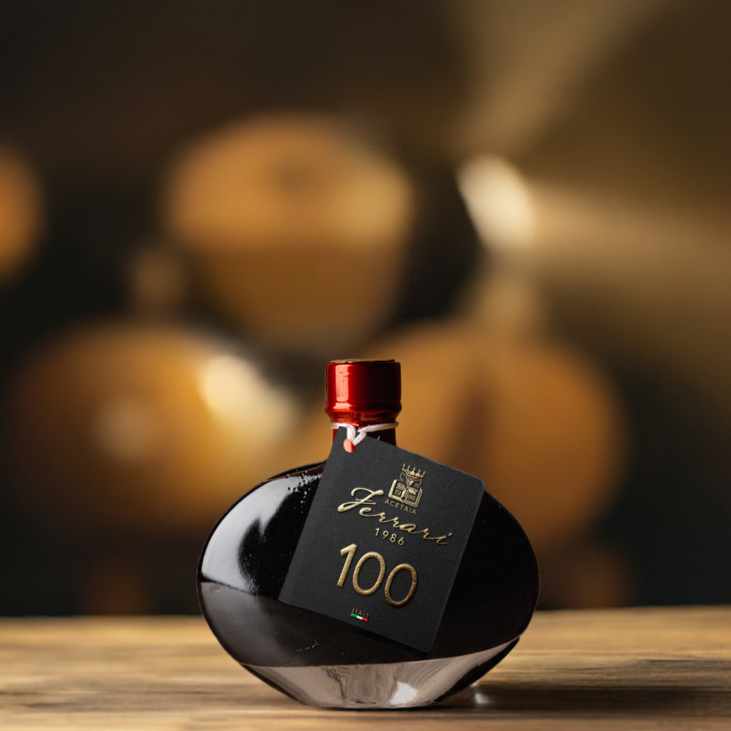 OVALINA Aceto Balsamico di Modena - Acetaia Ferrari 1986 - 40 ml
Il BALSAMICO "CENTENARIO" di Modena con un invecchiamento di 2 anni in botti centenarie